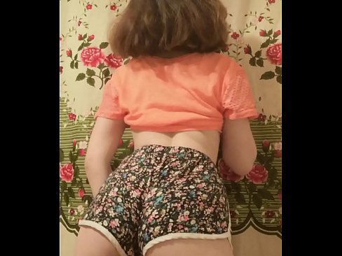 ❤️ Sexet ung babe laver en striptease ved at filme sine shorts på kamera ❤ Super sex at da.storestarbucks.top ️